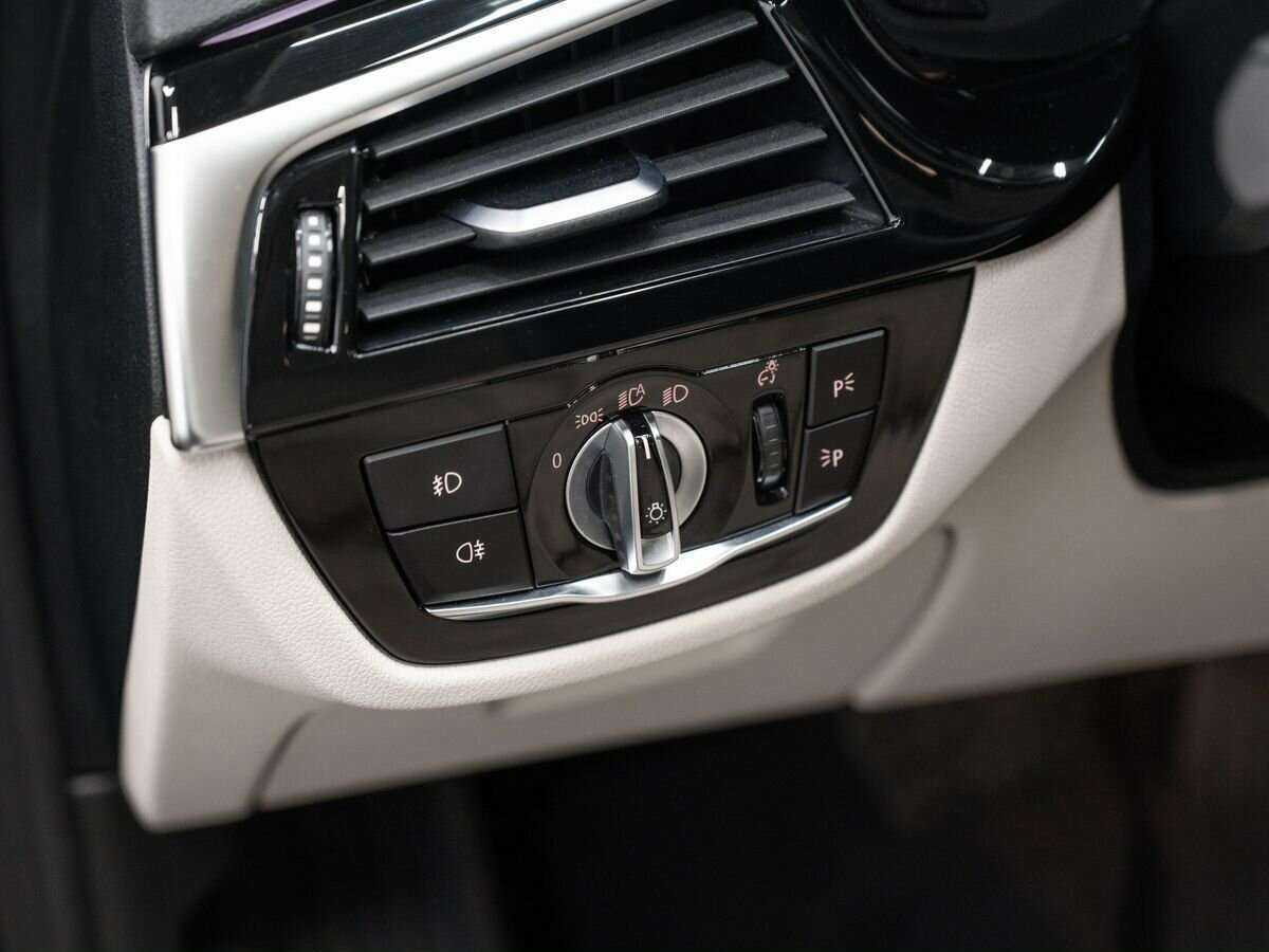 Купить BMW 5 серии 520i, 2018, 174 500 км, фото №16