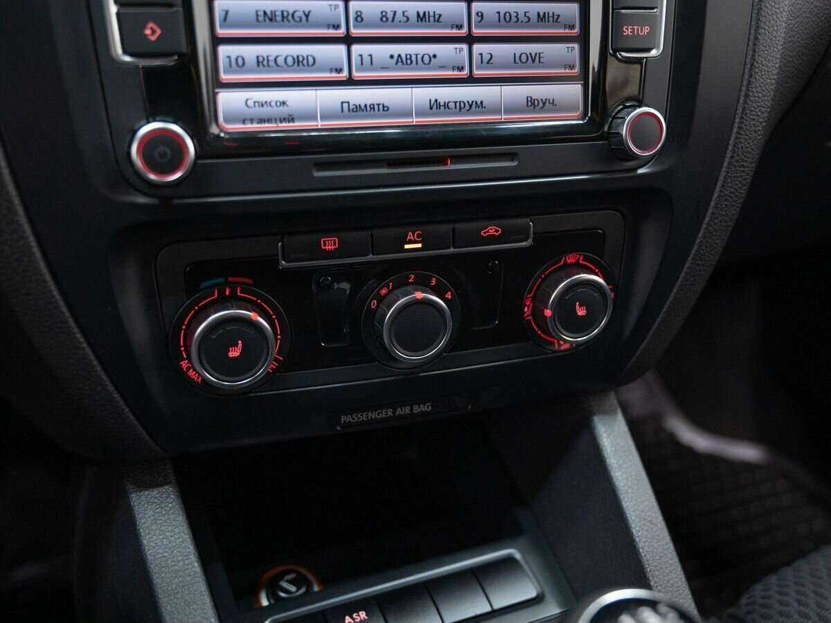 Купить Volkswagen Jetta, 2011, 140 000 км, фото №18