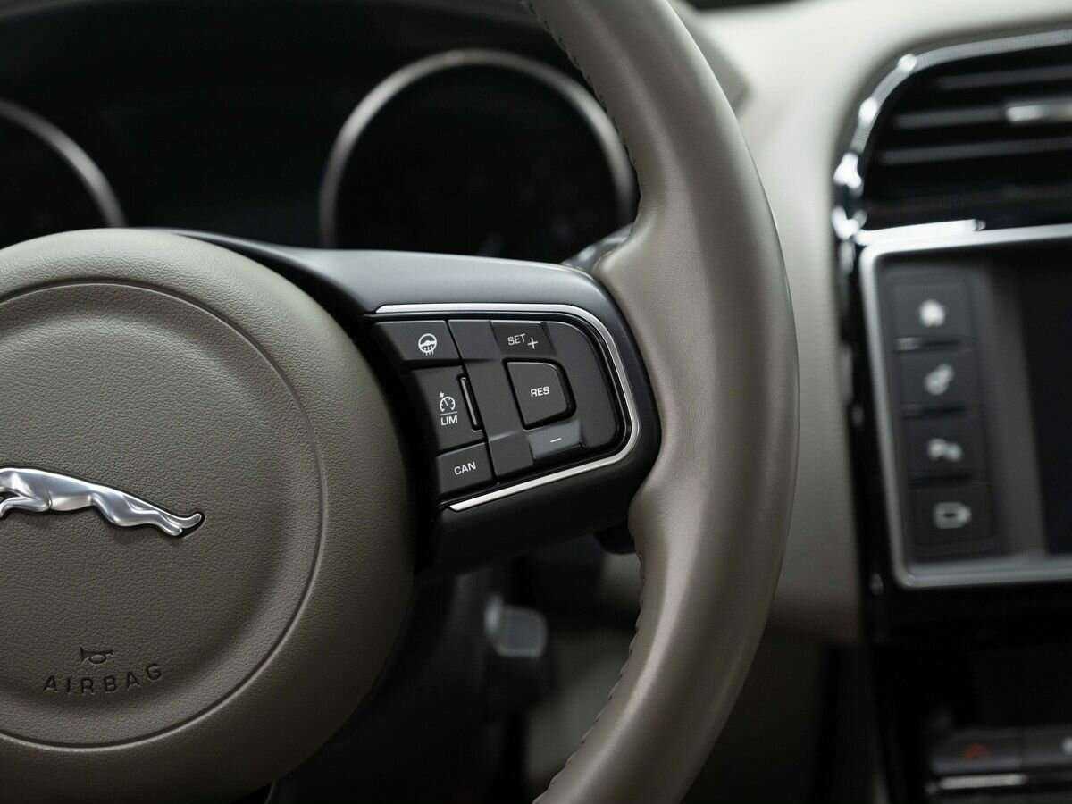 Купить Jaguar XE, 2017, 54 000 км, фото №16