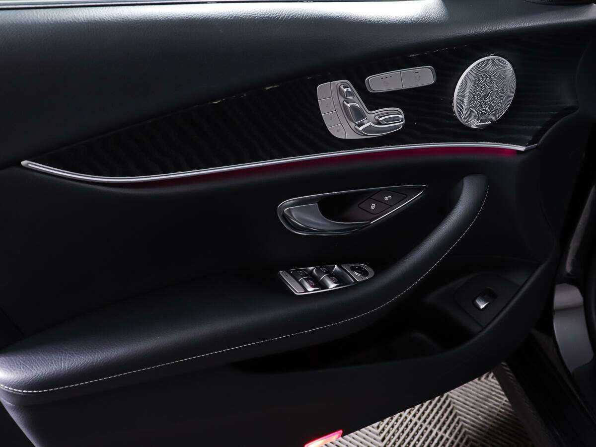 Купить Mercedes-Benz E-Класс 300, 2016, 55 977 км, фото №17