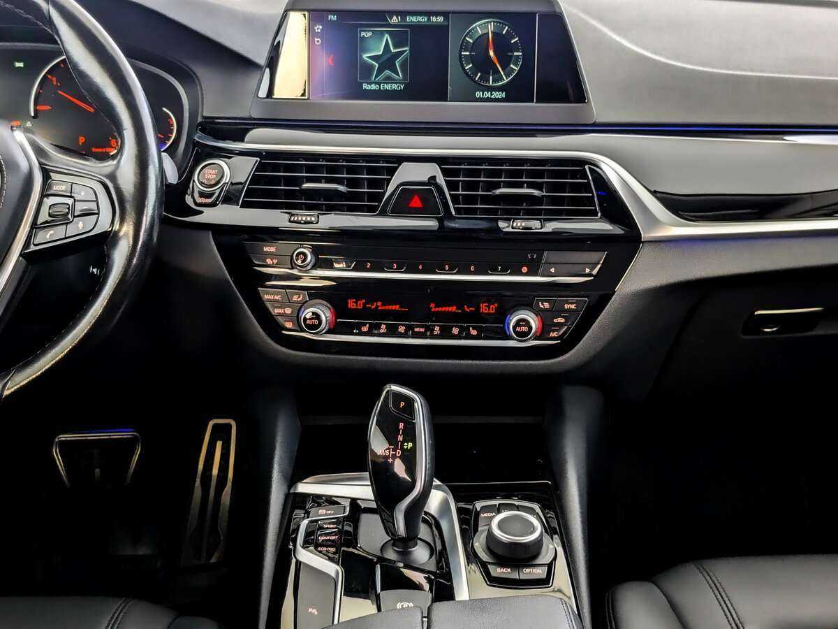Купить BMW 5 серии 520d, 2019, 81 388 км, фото №15