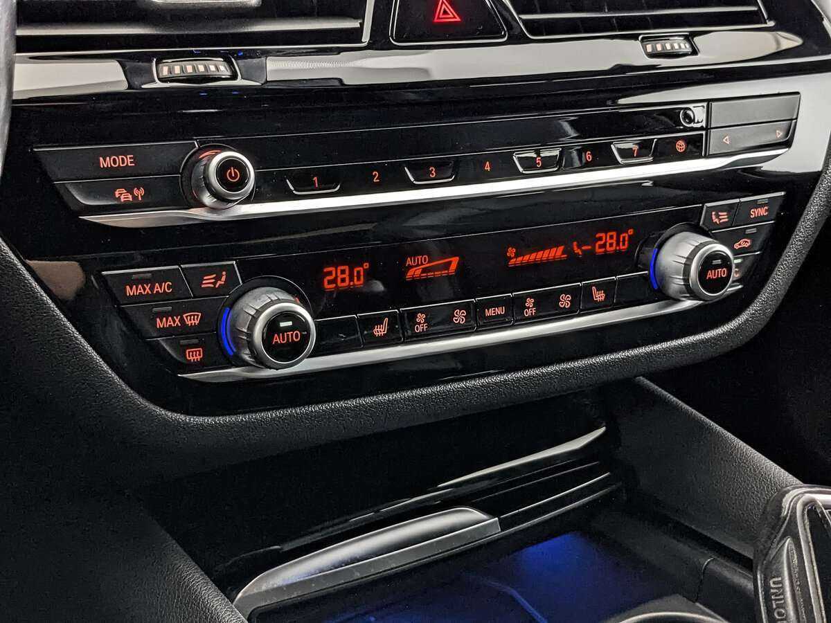 Купить BMW 5 серии 520d, 2017, 141 423 км, фото №17