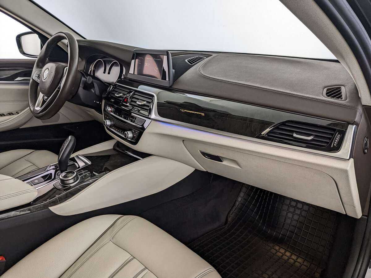 Купить BMW 5 серии 520i, 2017, 114 874 км, фото №9