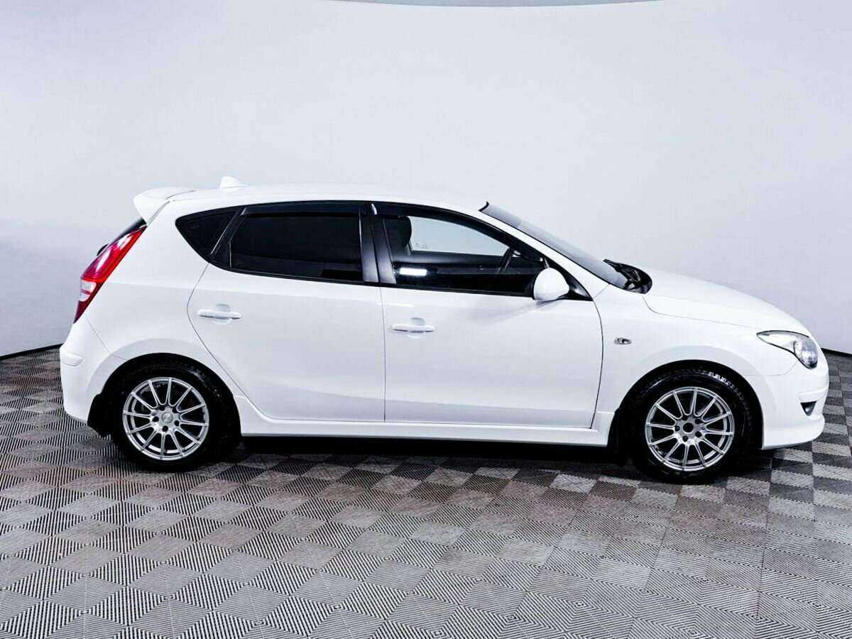 Купить Hyundai i30, 2011, 212 800 км, фото №4