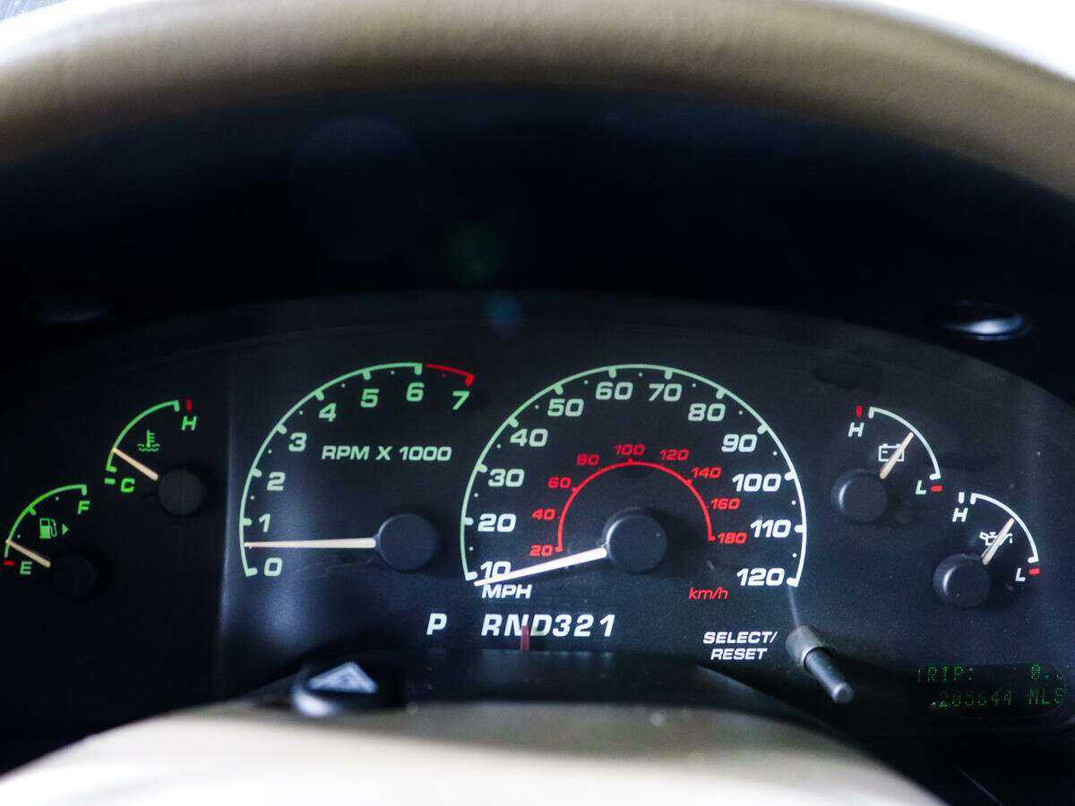 Купить Ford Explorer, 2002, 330 951 км, фото №9