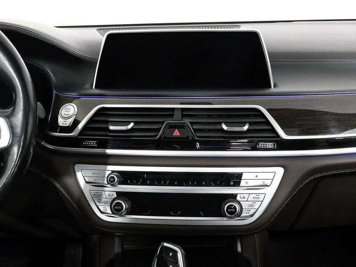 Купить BMW 7 серии Long 740Li xDrive, 2019, 280 796 км, фото №10