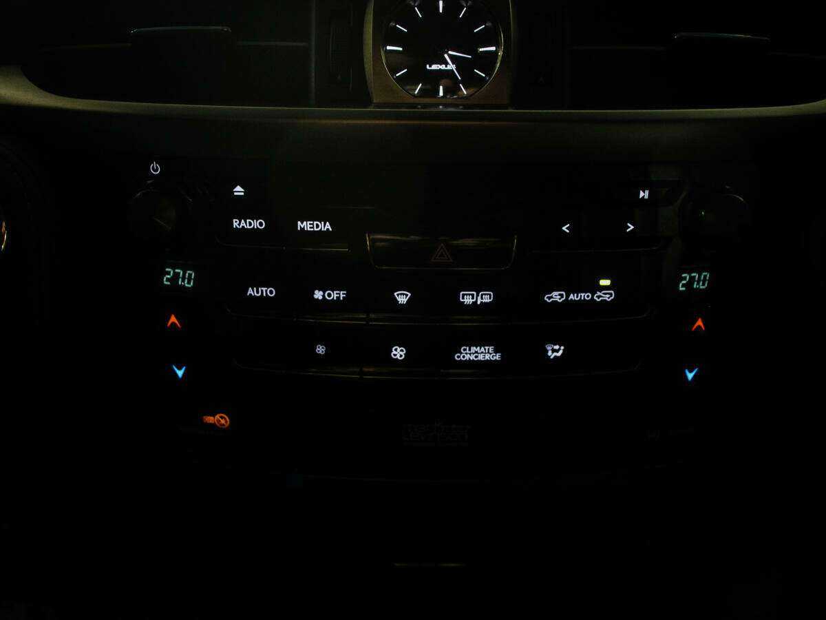 Купить Lexus LX 450d, 2016, 209 891 км, фото №19