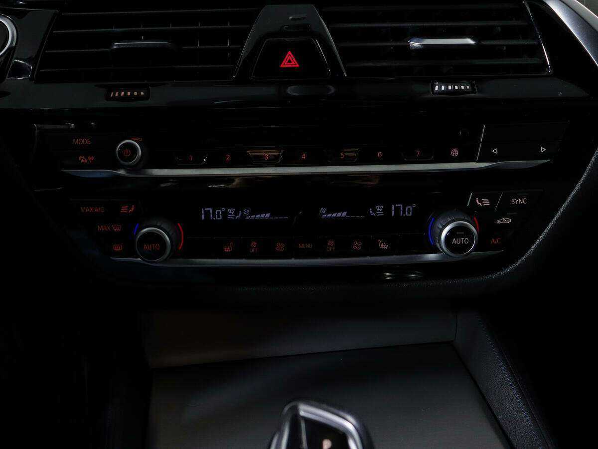 Купить BMW 5 серии 520d xDrive, 2020, 146 071 км, фото №17