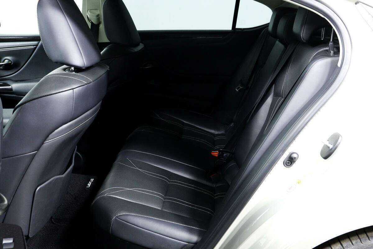 Купить Lexus ES 300h, 2018, 90 630 км, фото №12