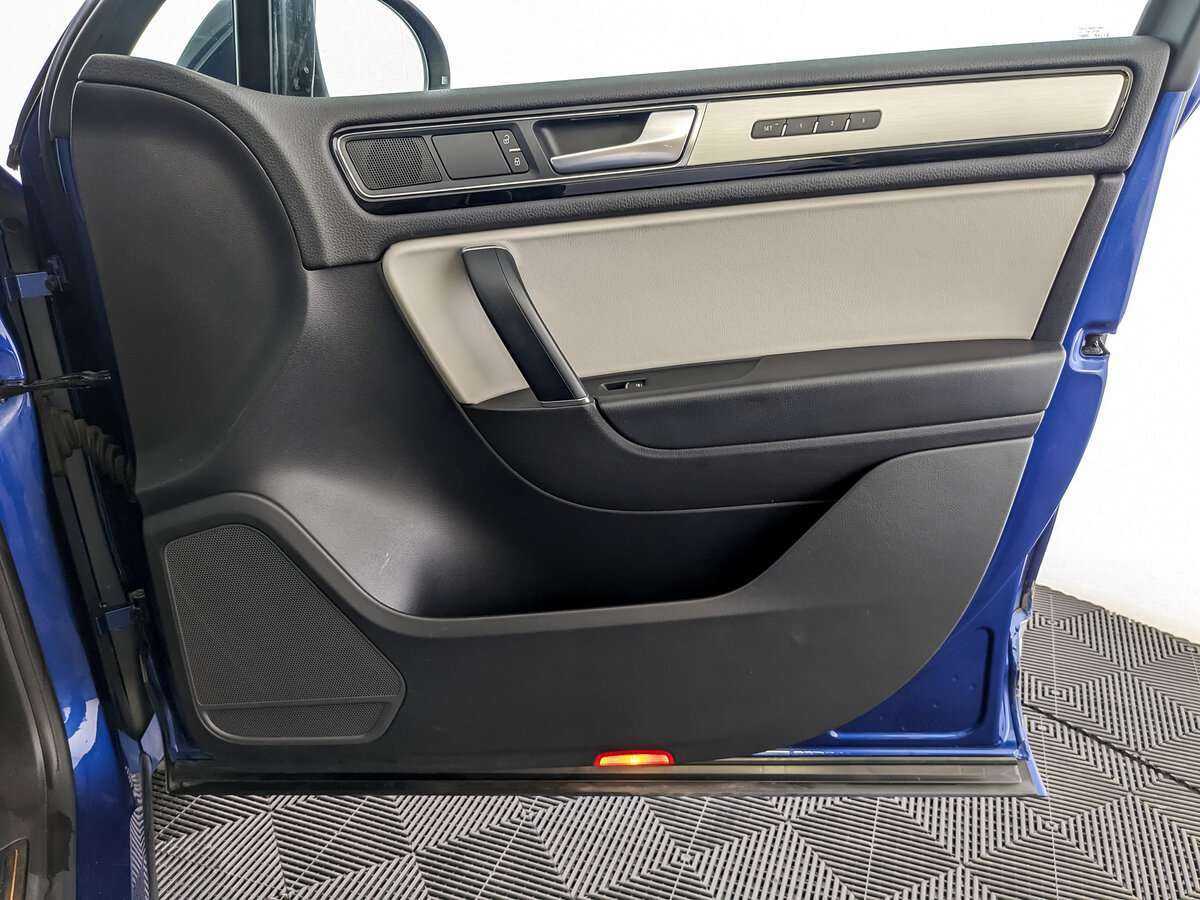Купить Volkswagen Touareg, 2017, 77 380 км, фото №21