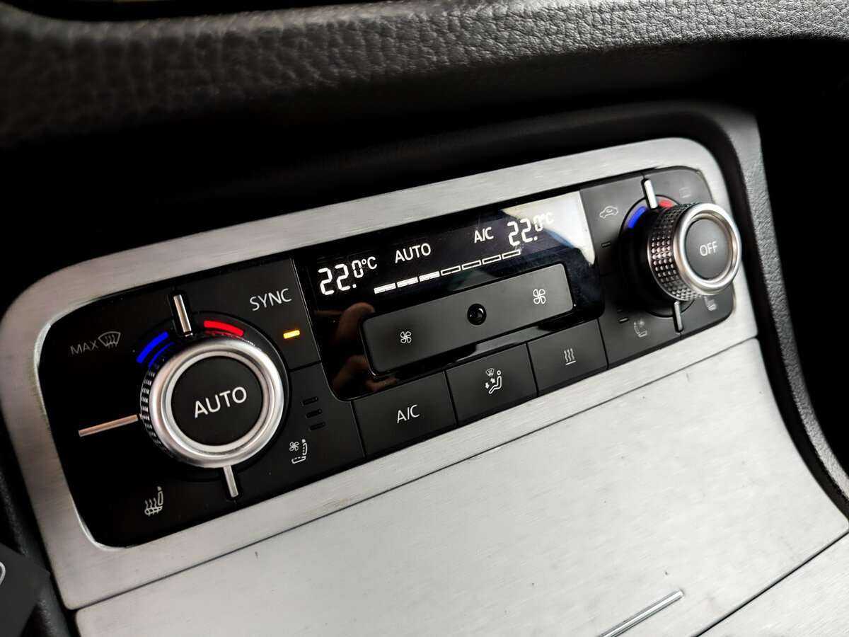 Купить Volkswagen Touareg, 2017, 77 380 км, фото №23