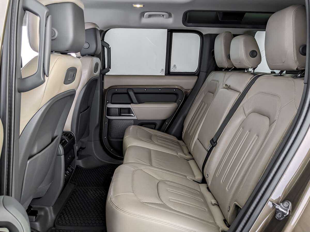 Купить Land Rover Defender 110, 2021, 75 671 км, фото №8