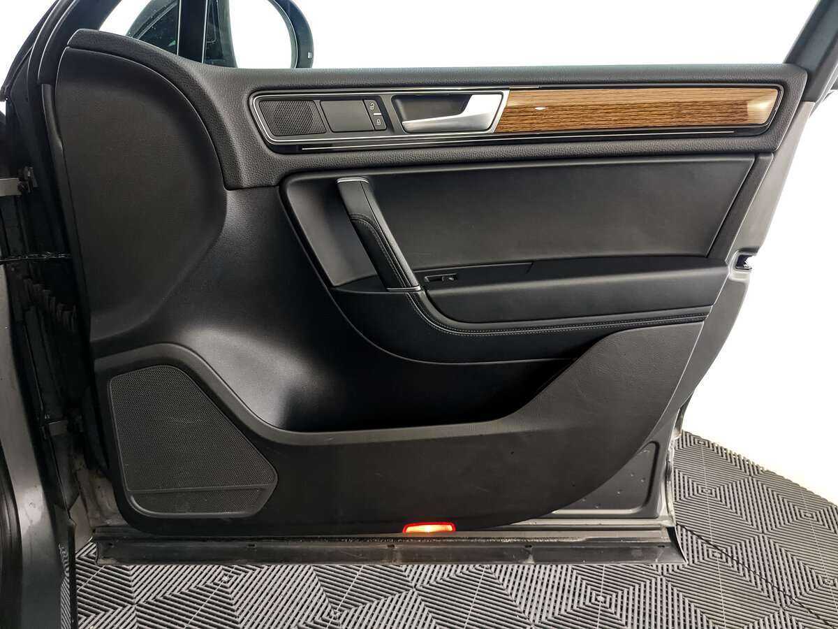 Купить Volkswagen Touareg, 2017, 132 764 км, фото №20