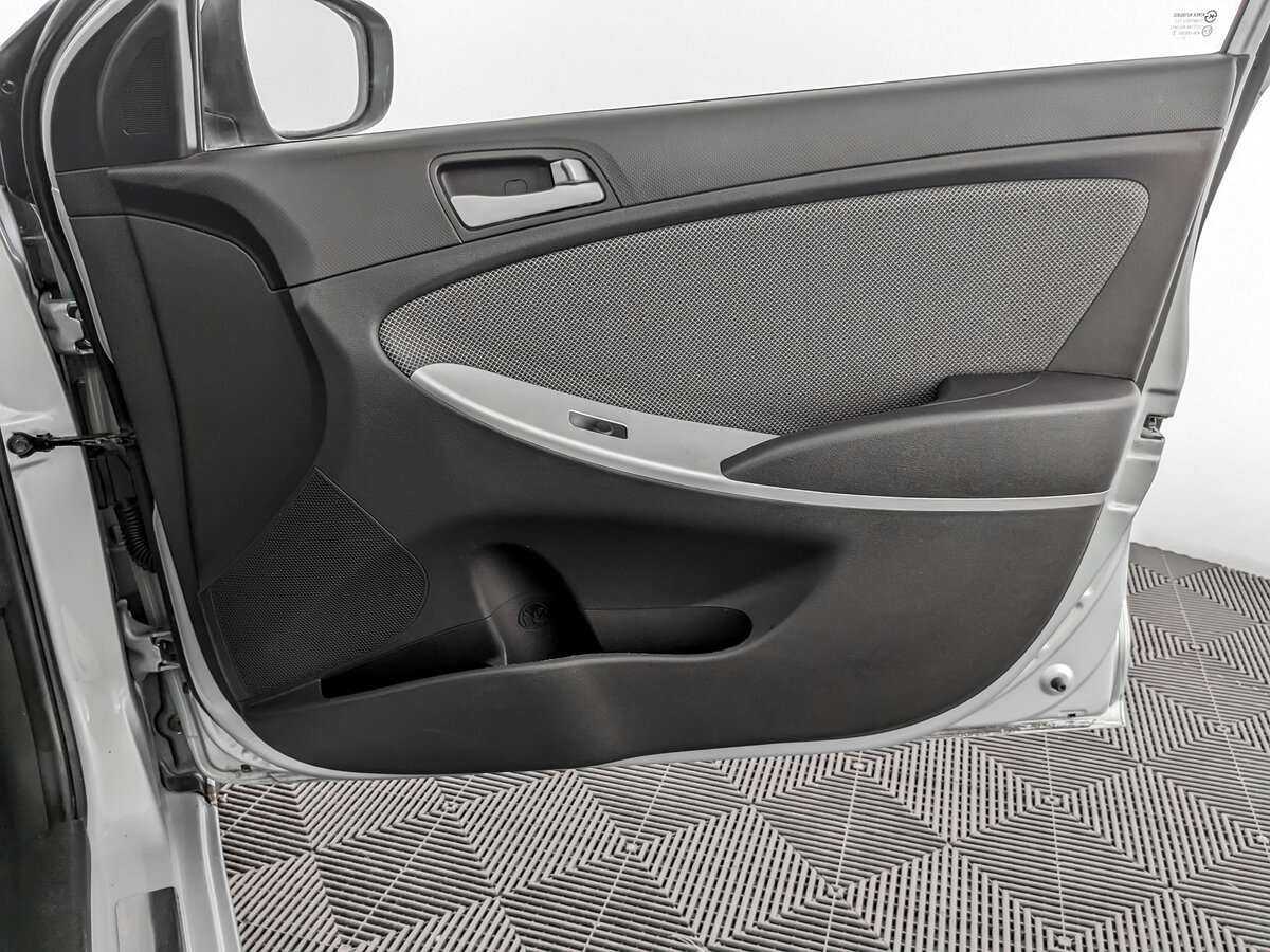 Купить Hyundai Solaris, 2011, 66 998 км, фото №17