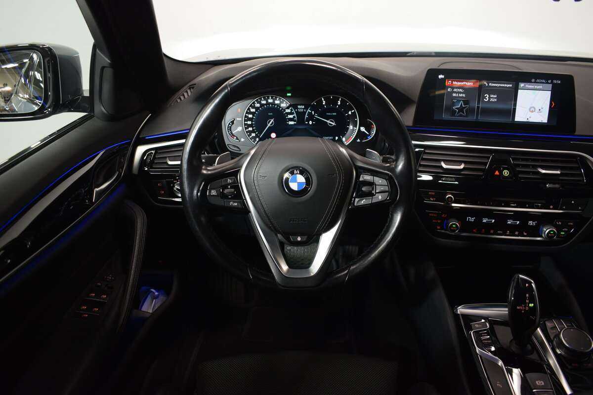 Купить BMW 5 серии 520d xDrive, 2019, 77 620 км, фото №9
