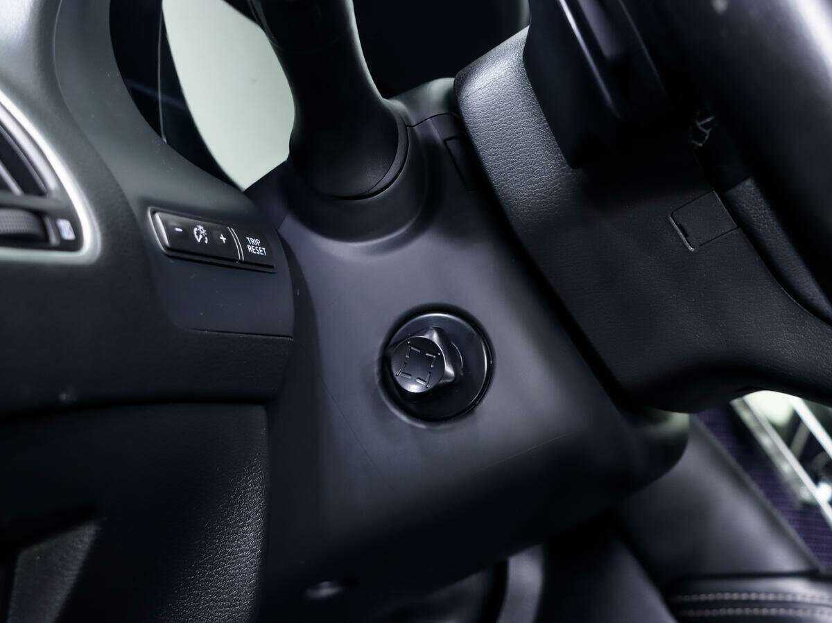 Купить Infiniti Q60, 2017, 151 907 км, фото №13