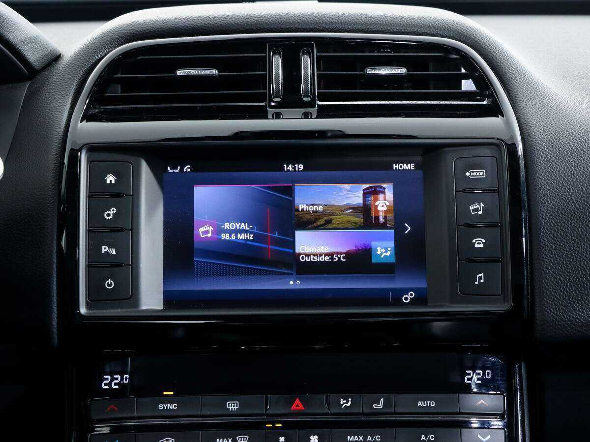 Купить Jaguar XE, 2017, 119 519 км, фото №23