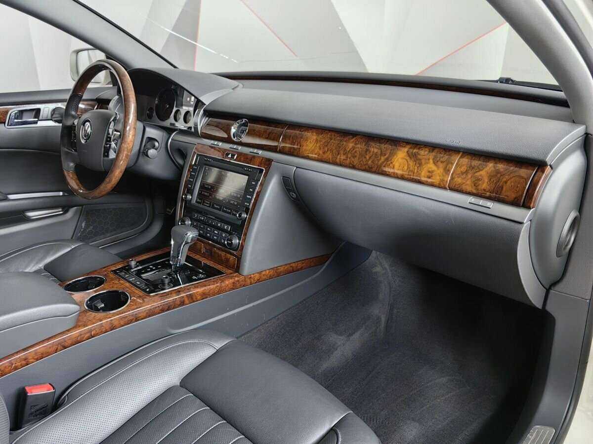 Купить Volkswagen Phaeton 4-Seater Long, 2014, 187 109 км, фото №9