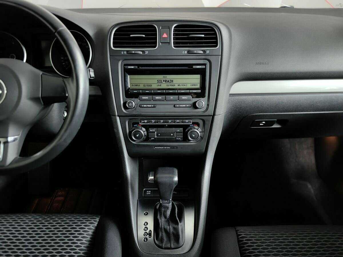 Купить Volkswagen Golf, 2010, 81 102 км, фото №9