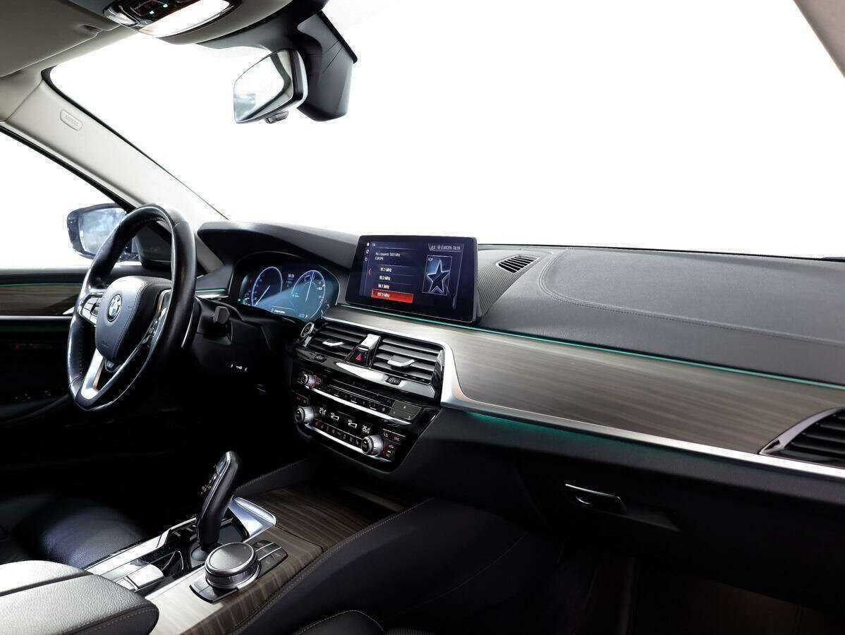 Купить BMW 5 серии 530i xDrive, 2018, 101 528 км, фото №9
