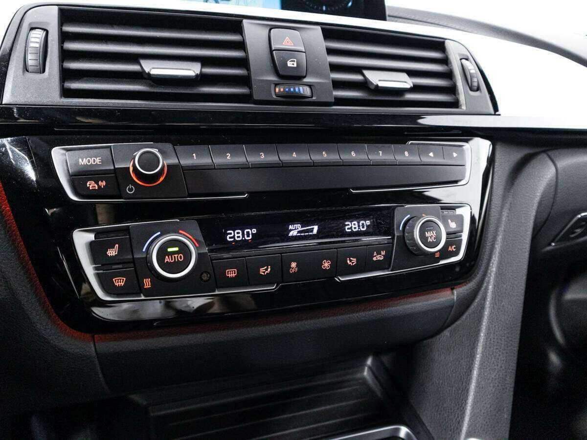 Купить BMW 3 серии 320i xDrive, 2018, 69 691 км, фото №16