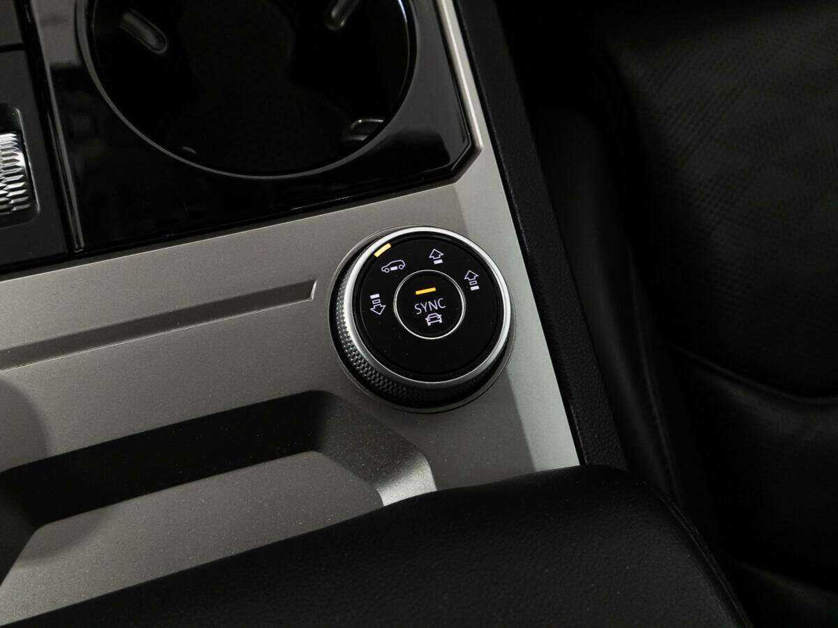 Купить Volkswagen Touareg, 2018, 180 315 км, фото №21