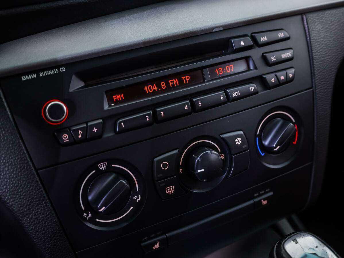 Купить BMW 1 серии 118i, 2008, 270 983 км, фото №12