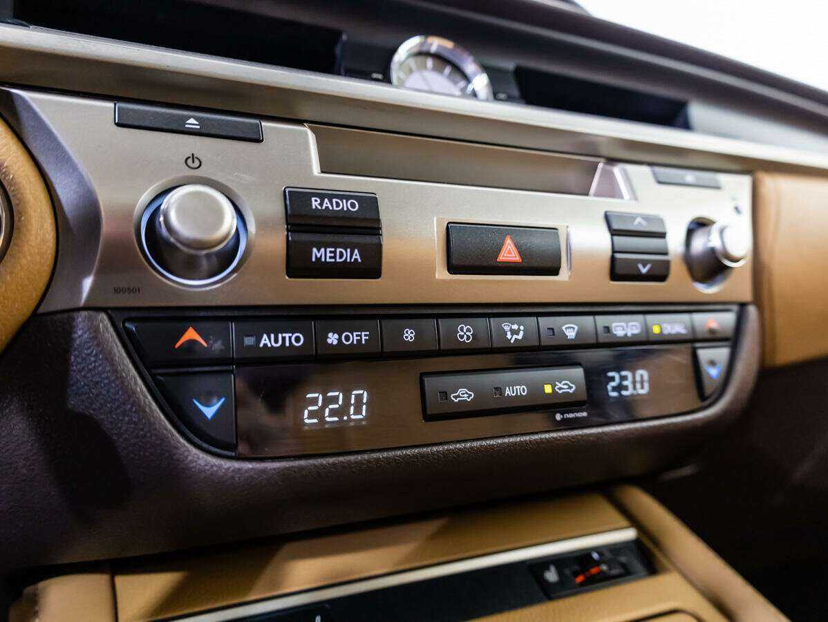 Купить Lexus ES 200, 2016, 133 020 км, фото №13