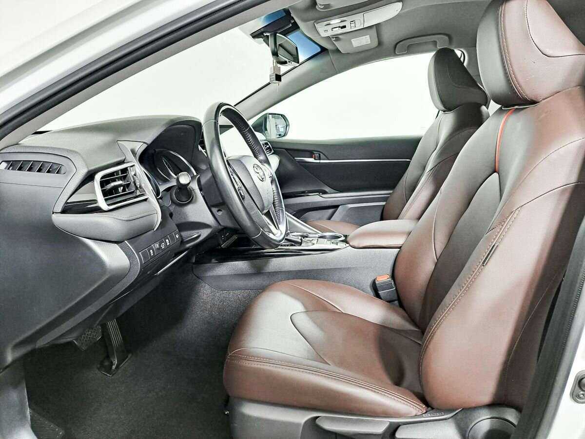 Купить Toyota Camry, 2019, 65 000 км, фото №14
