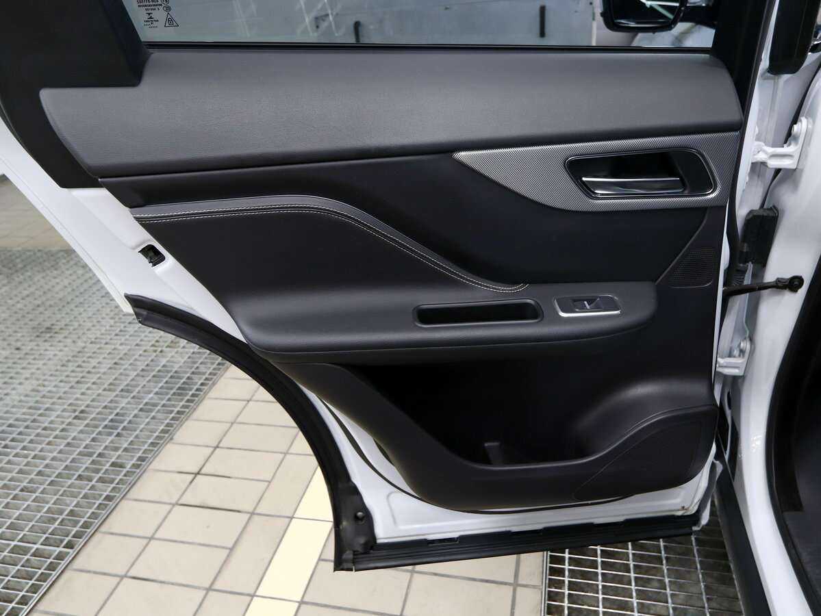 Купить Jaguar F-Pace, 2017, 61 000 км, фото №11