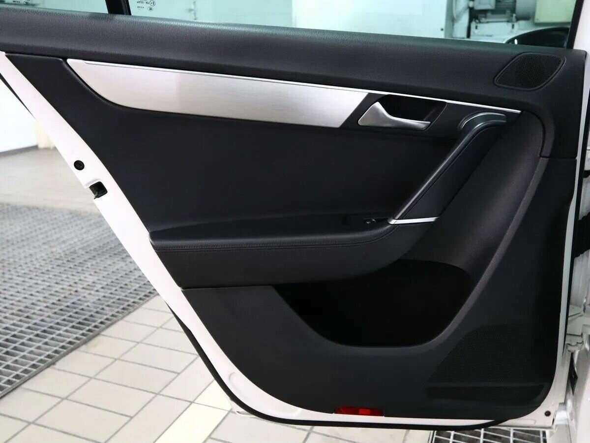 Купить Volkswagen Passat, 2011, 229 000 км, фото №8