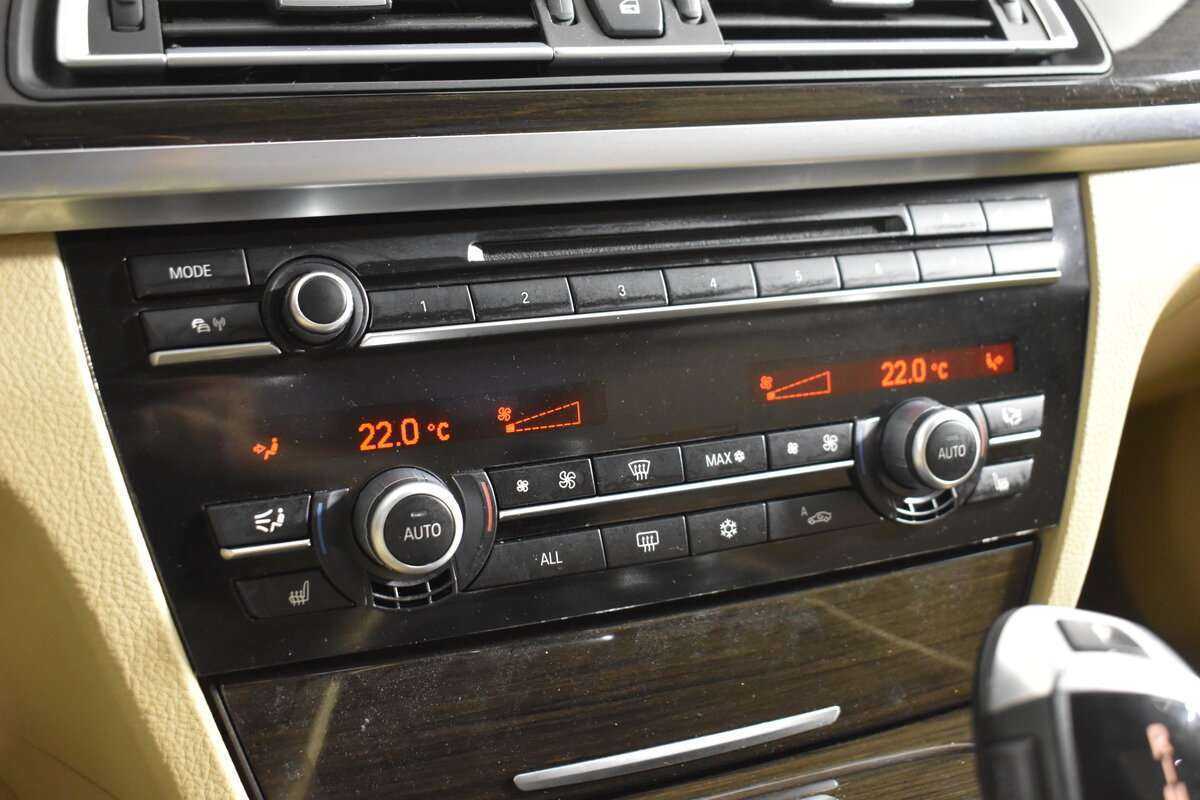 Купить BMW 7 серии 750i xDrive, 2012, 140 000 км, фото №16