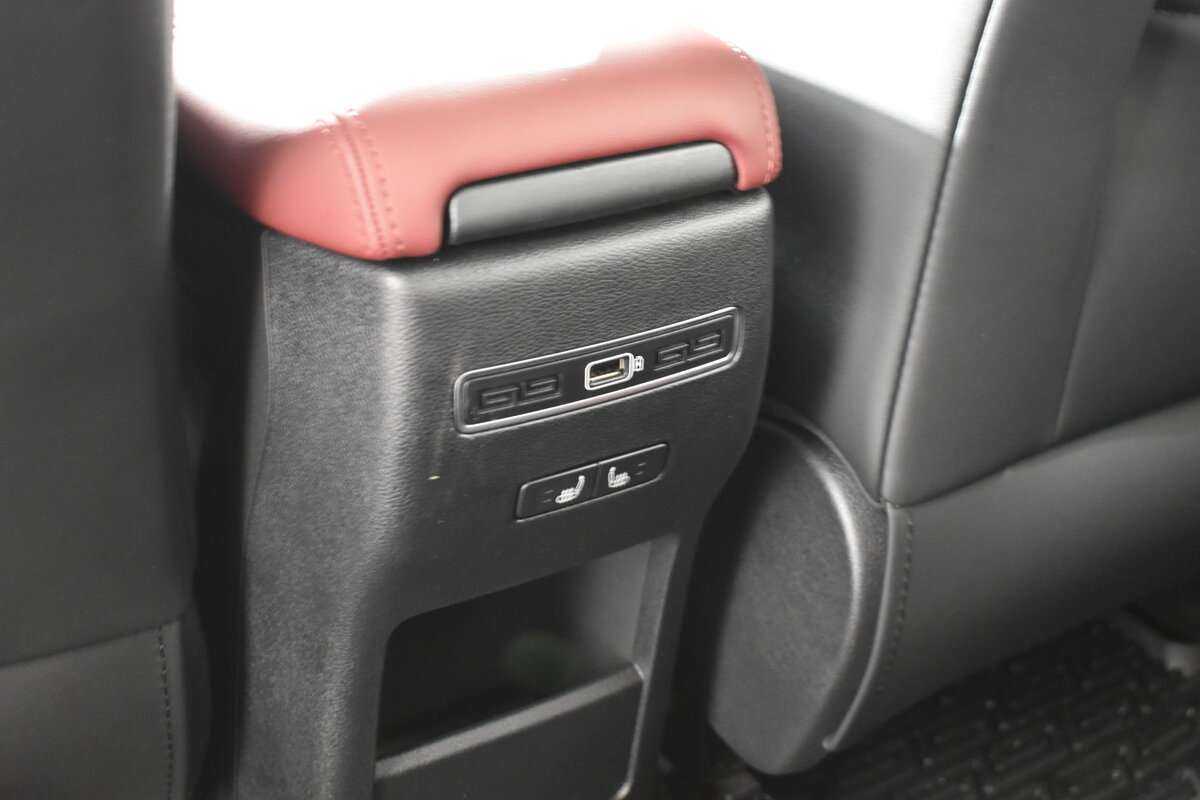 Купить Geely Coolray, 2023, 11 015 км, фото №10