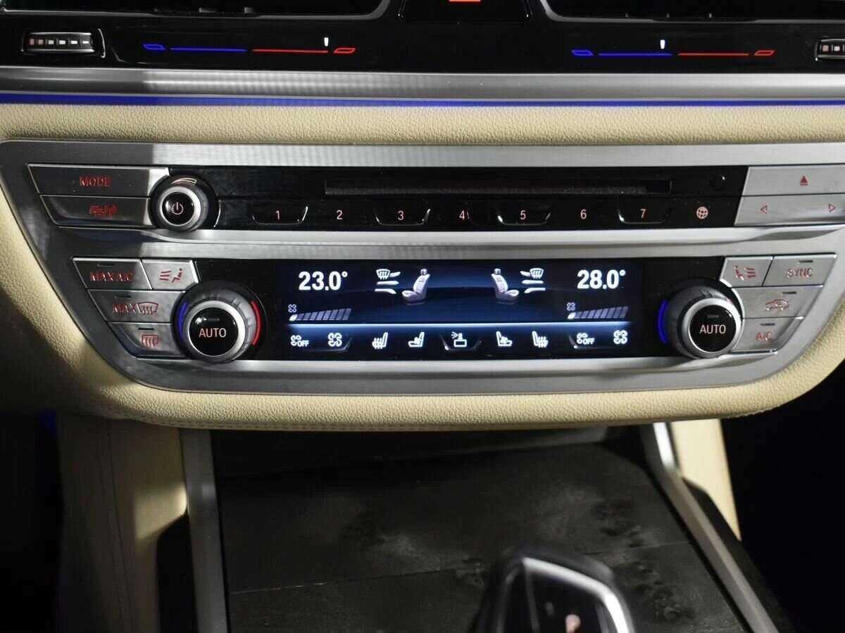 Купить BMW 7 серии 750i xDrive, 2017, 111 146 км, фото №21