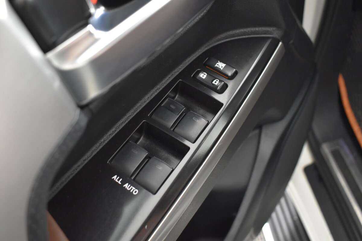 Купить Toyota Land Cruiser, 2016, 211 994 км, фото №9