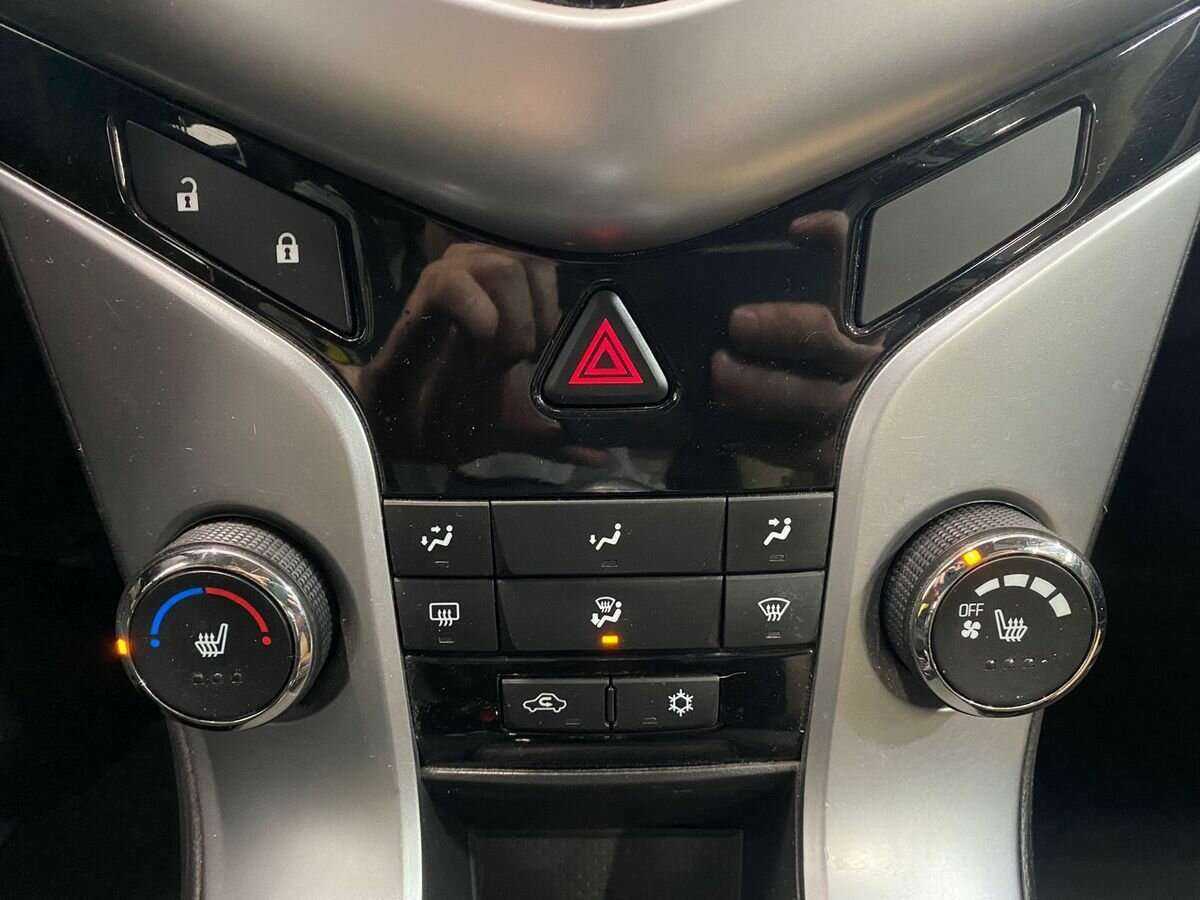 Купить Chevrolet Cruze, 2011, 176 300 км, фото №15