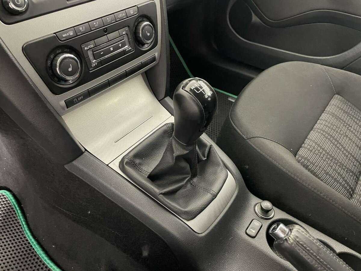Купить Skoda Octavia, 2010, 235 600 км, фото №13