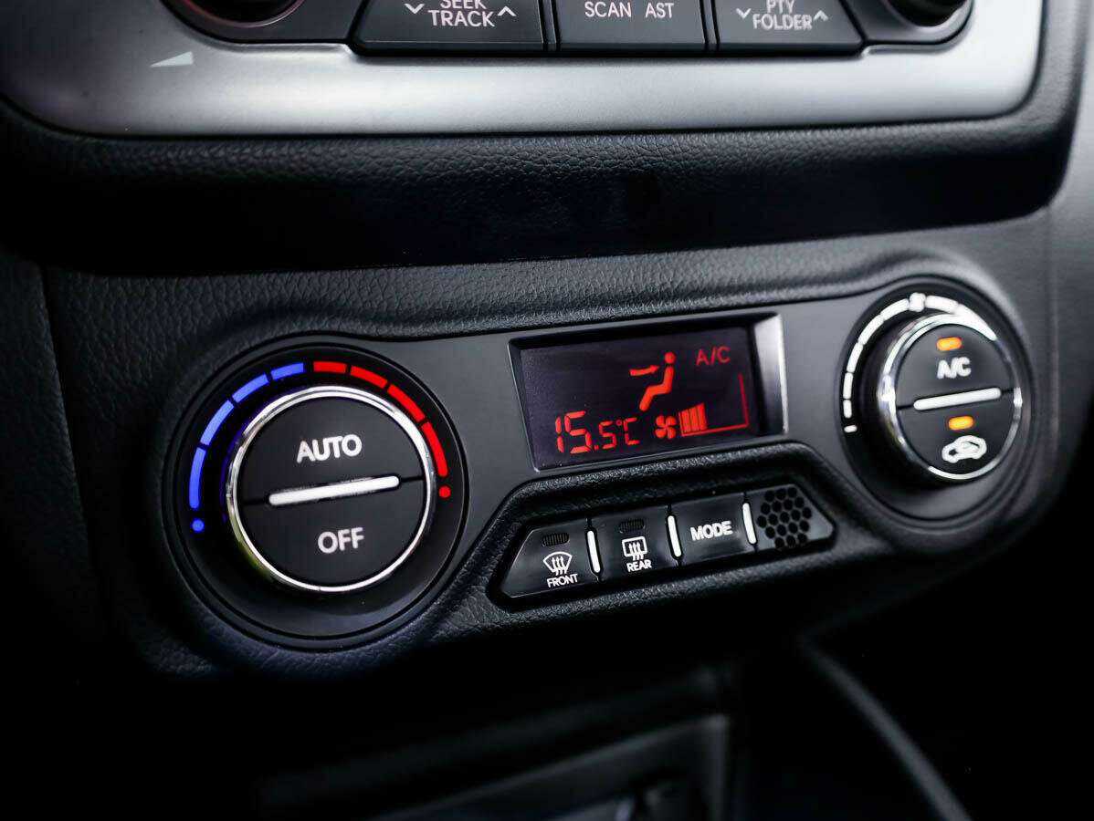 Купить Kia Rio 5-speed, 2011, 215 243 км, фото №14