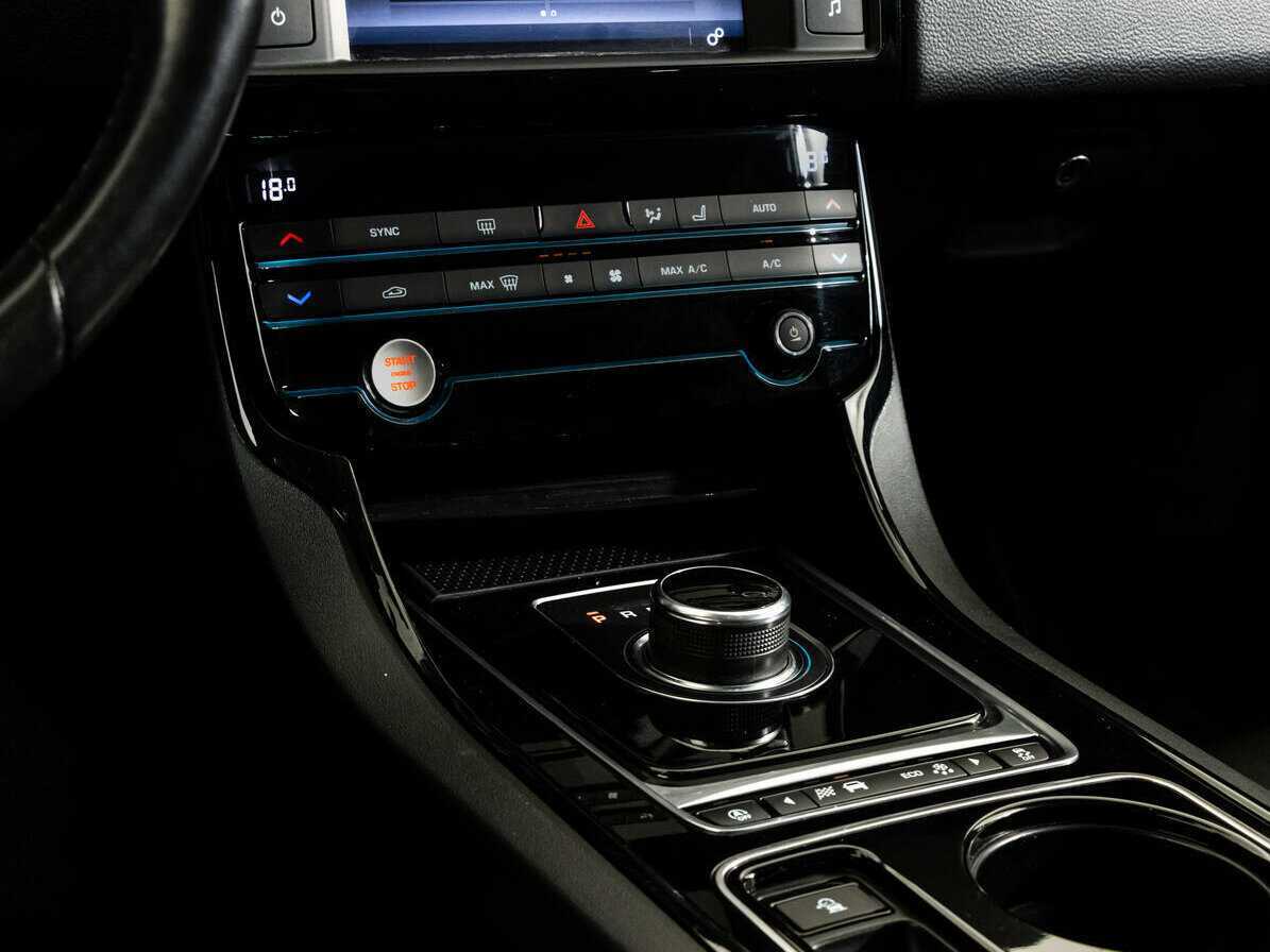 Купить Jaguar XE, 2017, 89 027 км, фото №13