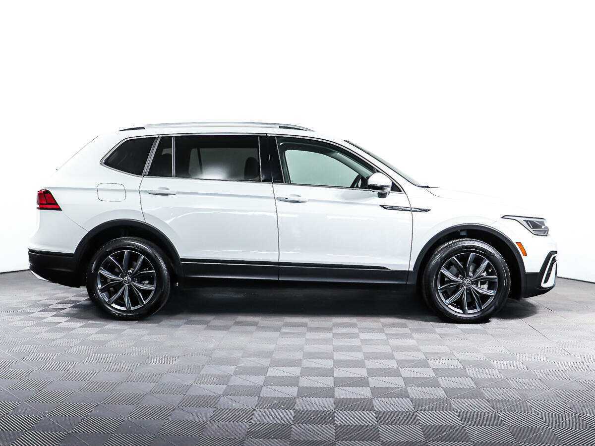 Купить Volkswagen Tiguan, 2022, 13 870 км, фото №4