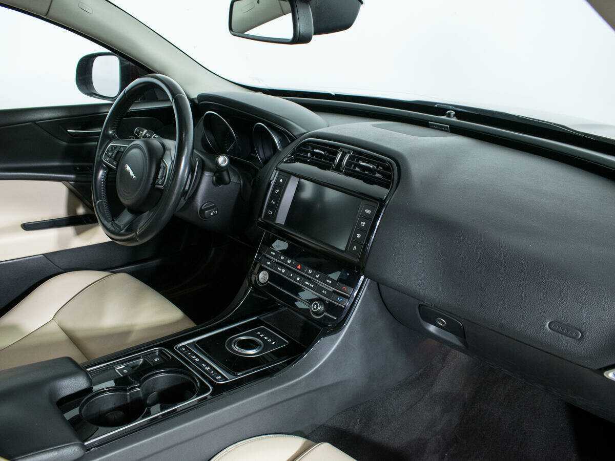 Купить Jaguar XE, 2016, 88 000 км, фото №9