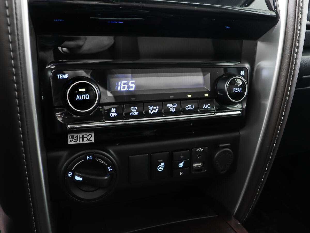Купить Toyota Fortuner, 2017, 135 804 км, фото №17
