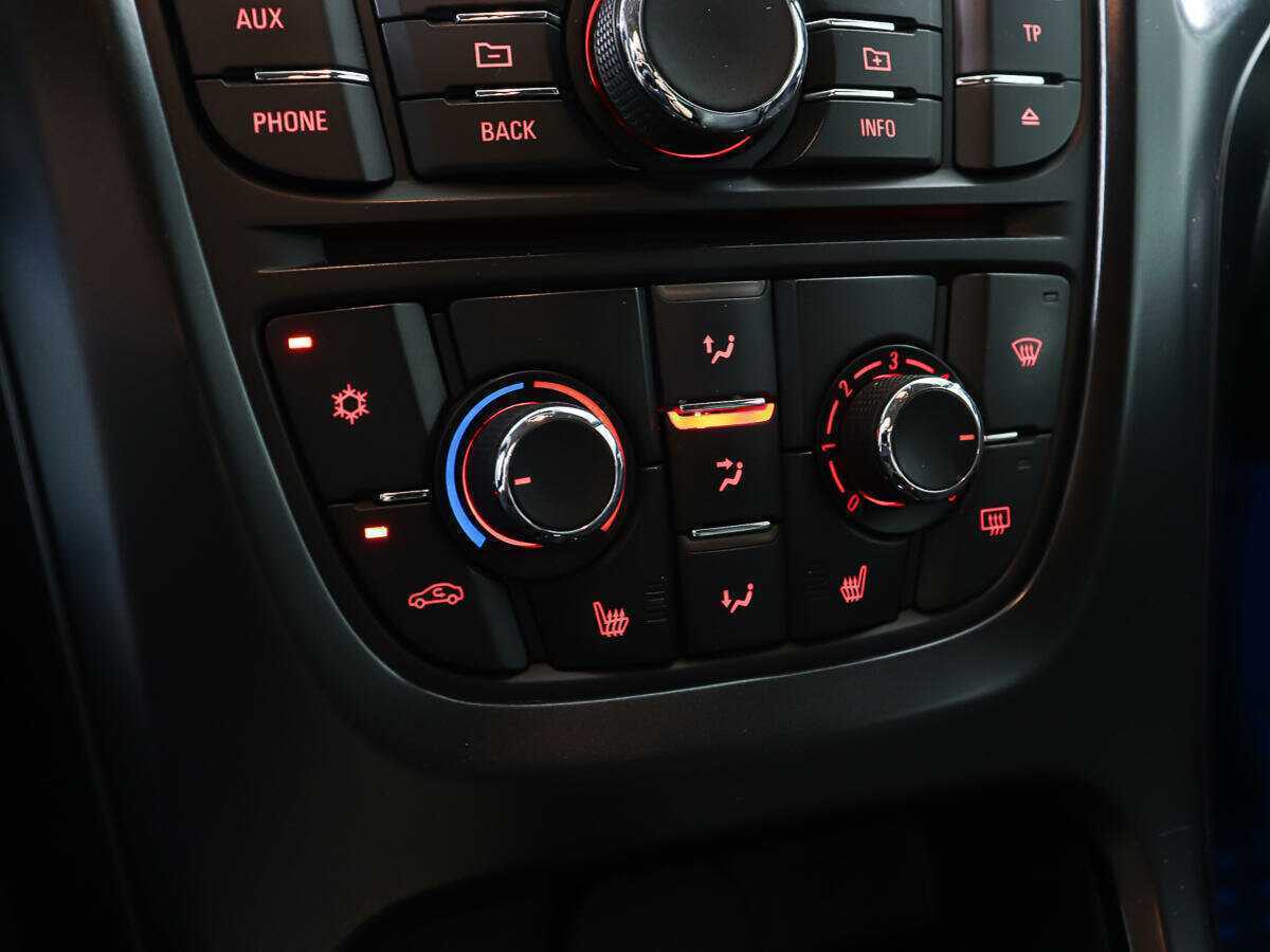 Купить Opel Astra, 2011, 237 342 км, фото №16