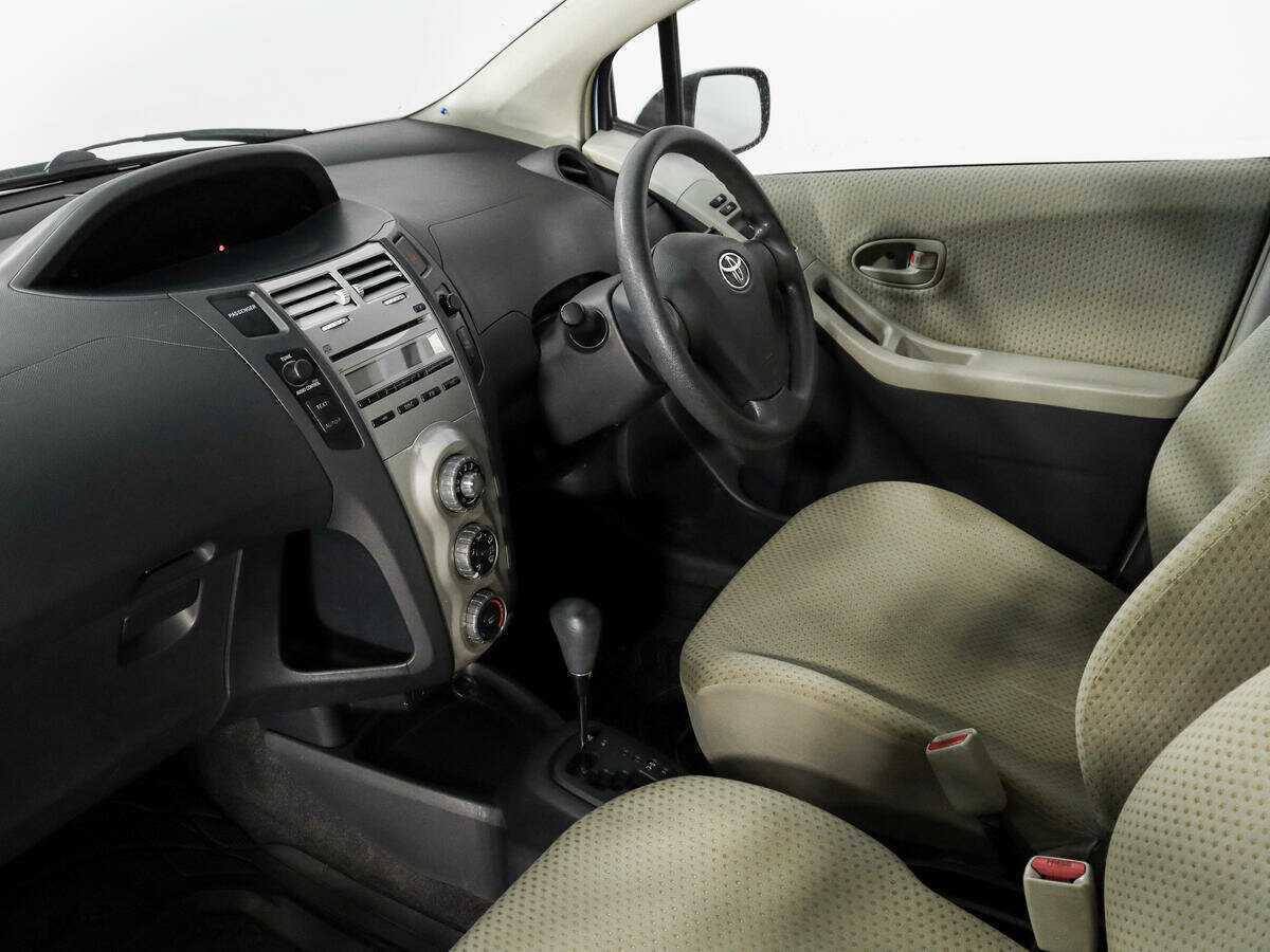 Купить Toyota Vitz, 2005, 205 617 км, фото №11