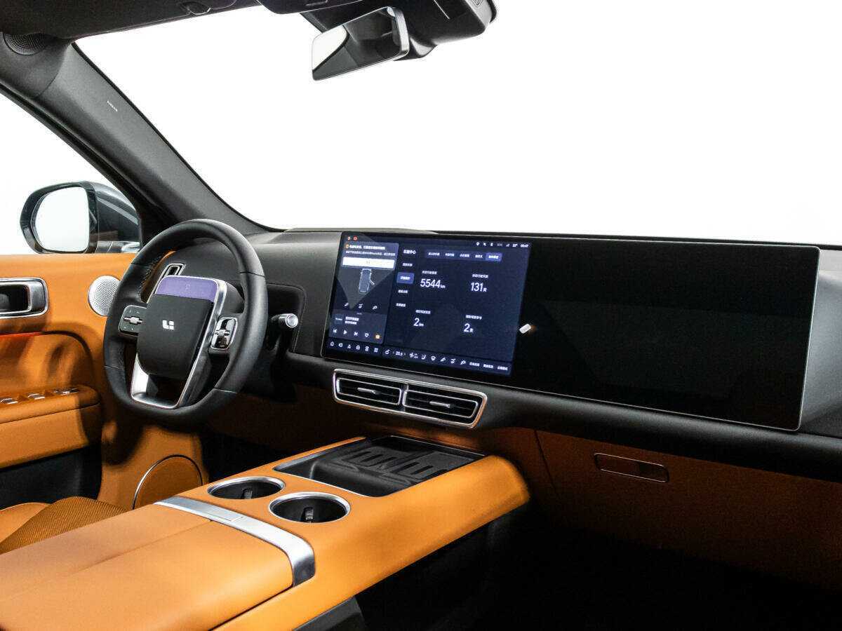 Купить LiXiang L7 42.8 kWh, 2024, 5 744 км, фото №9