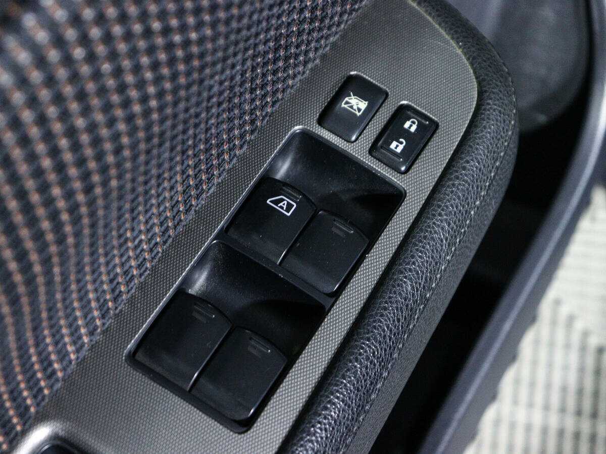 Купить Nissan Tiida, 2011, 225 000 км, фото №16