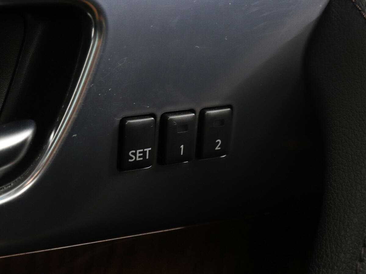 Купить Infiniti FX37, 2010, 200 417 км, фото №15