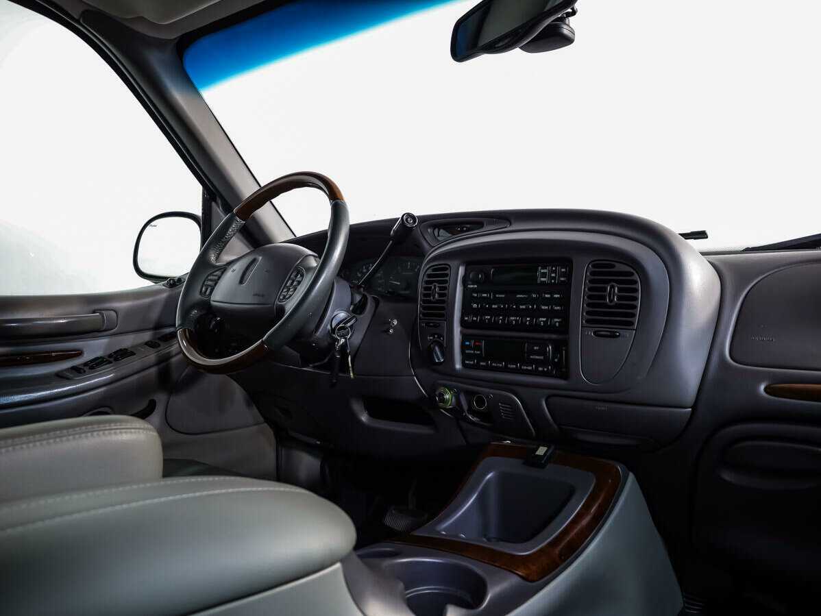 Купить Lincoln Navigator, 1999, 231 661 км, фото №8