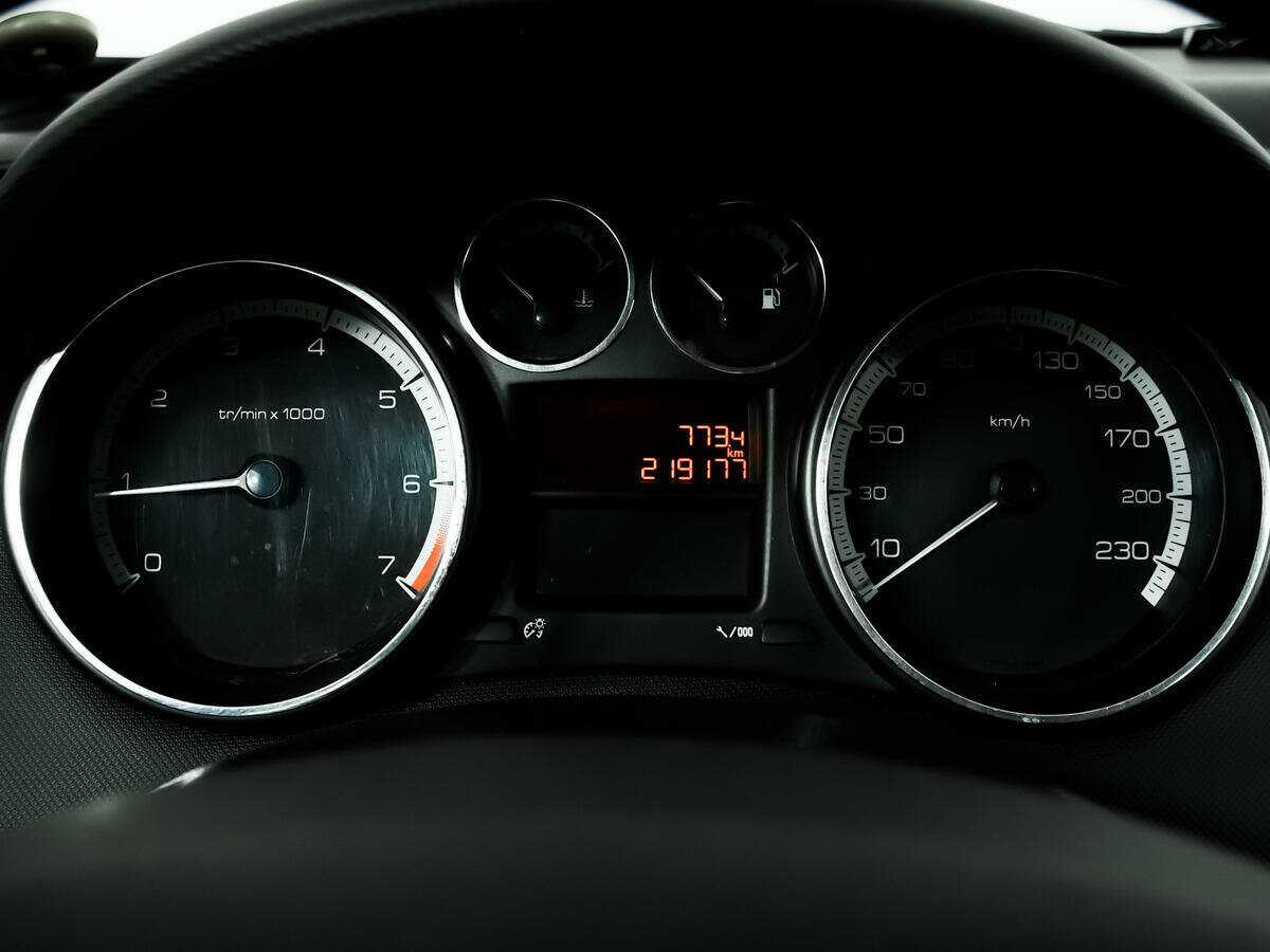 Купить Peugeot 308, 2010, 219 176 км, фото №10