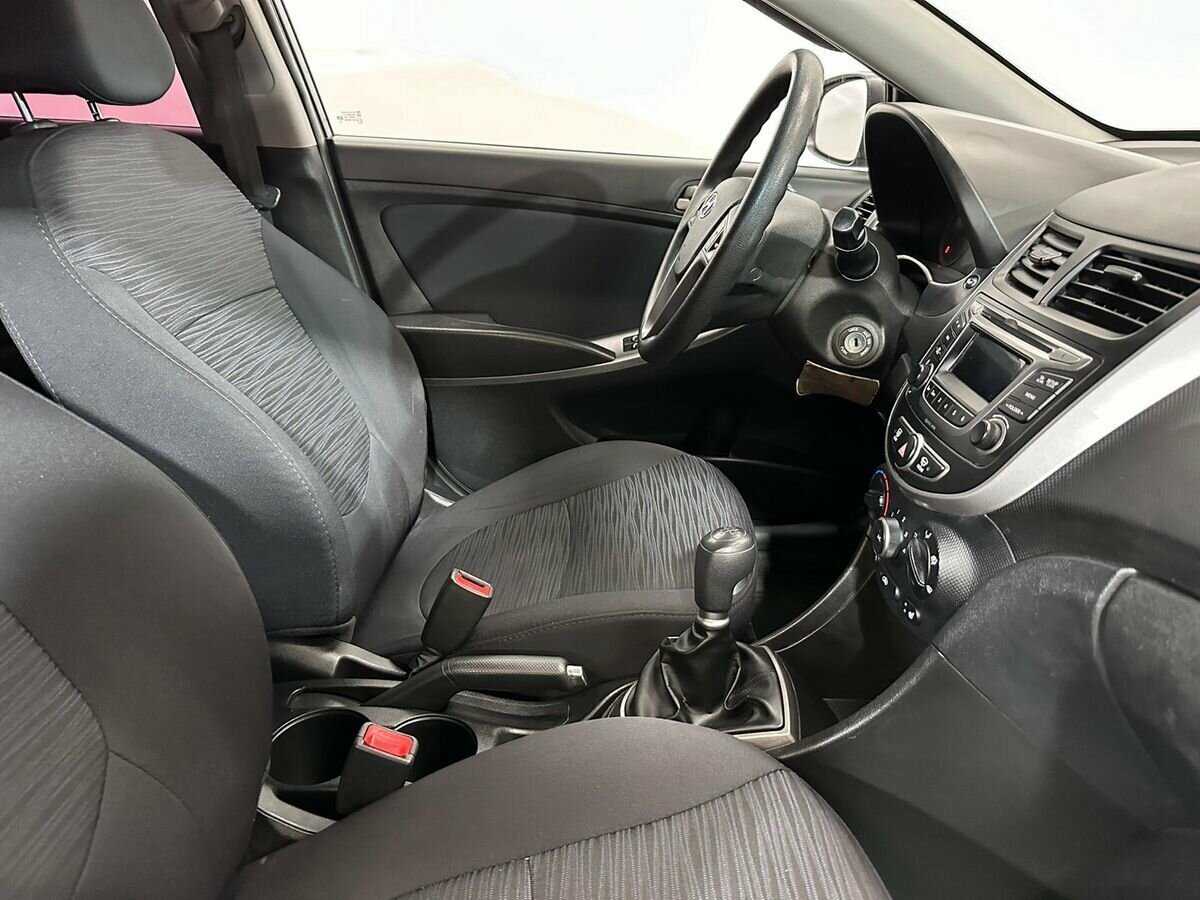 Купить Hyundai Solaris, 2015, 85 419 км, фото №10